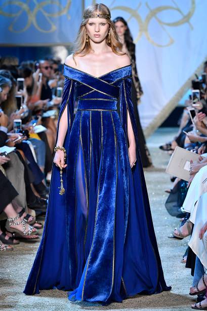 Veludo no desfile Elie Saab