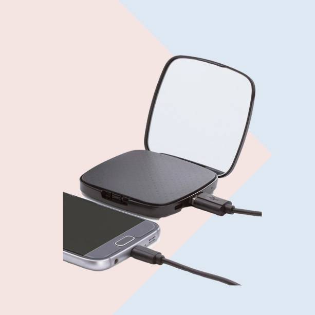 Já pensou em um espelho de mão que também carrega seu celular? Pois é, a Forever 21 dos Estados Unidos tem!U$ 18, forever21.com<em>* preços conferidos em junho de 2017.</em> Já pensou em um espelho de mão que também carrega seu celular? Pois é, a Forever 21 dos Estados Unidos tem!U$ 18, forever21.com<em>* preços conferidos em junho de 2017.</em>