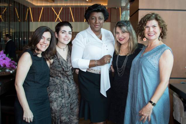 A redatora-chefe da revista ESTILO, Ana Cristina Gonçalves, Maria Flavia Ciampi, da Pandora, Rachel Maia, CEO da Pandora, Ana Paula Morena e Selma Souto da publicidade de ESTILO A redatora-chefe da revista ESTILO, Ana Cristina Gonçalves, Maria Flavia Ciampi, da Pandora, Rachel Maia, CEO da Pandora, Ana Paula Morena e Selma Souto da publicidade de ESTILO