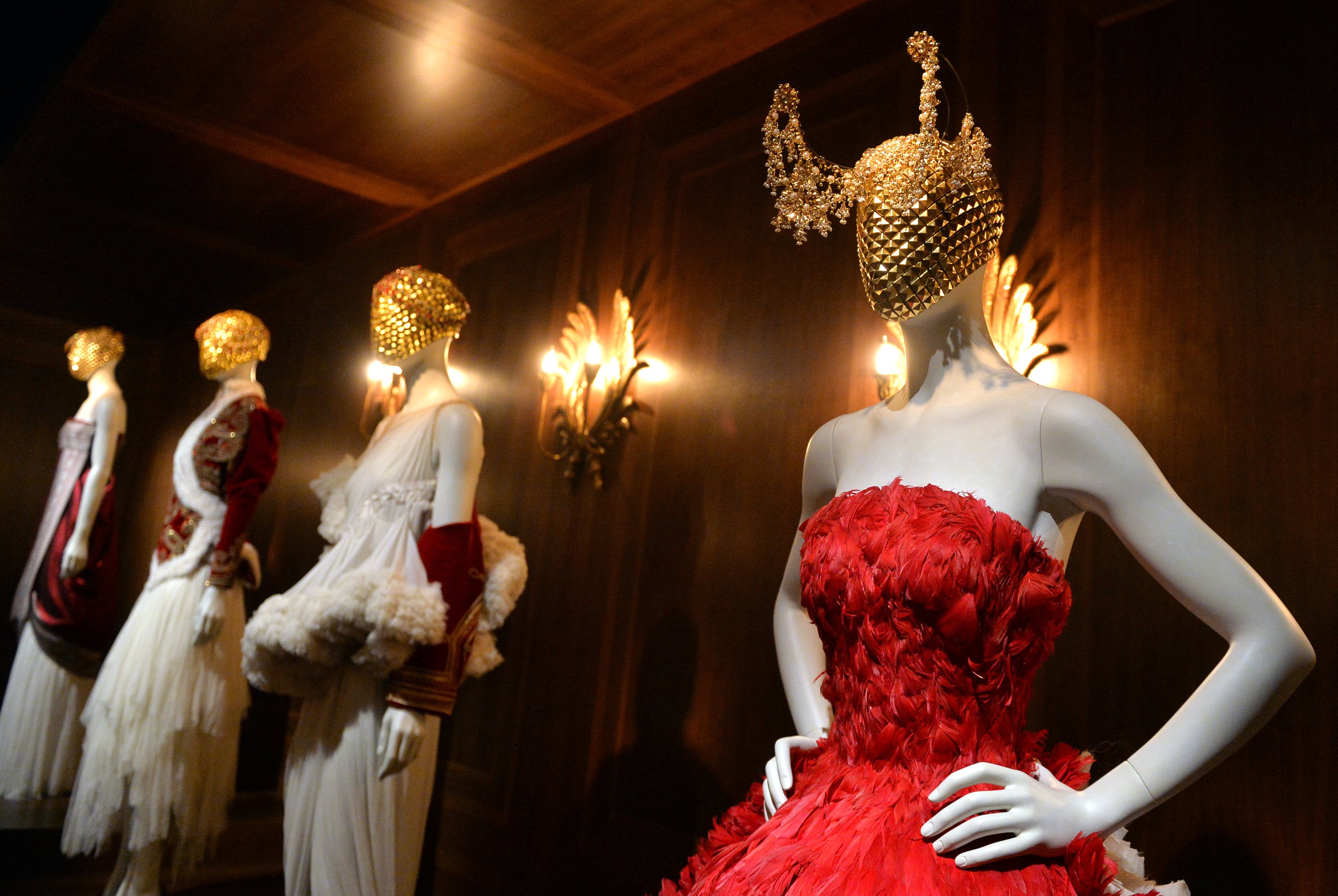 Alexander McQueen ganha sua maior retrospectiva em Londres CLAUDIA