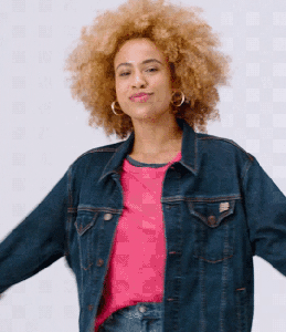 Gif de uma mulher negra se abraçando Gif de uma mulher negra se abraçando