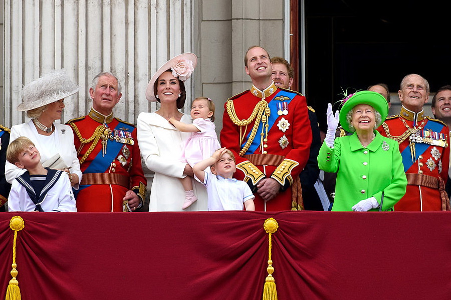 Os 20 protocolos mais estranhos do dia a dia da realeza britânica CLAUDIA