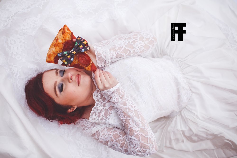 fearlessfreeseniors-columbus-ohio-senior-photographer-girl-marries-pizza-laying-with-pizza-wearing-pokemon-bow-tie