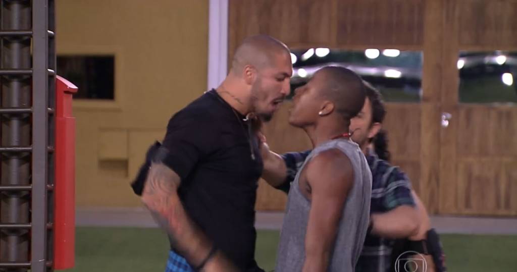 Após saída de Marco, Luan e Fernando quase partem para a porrada