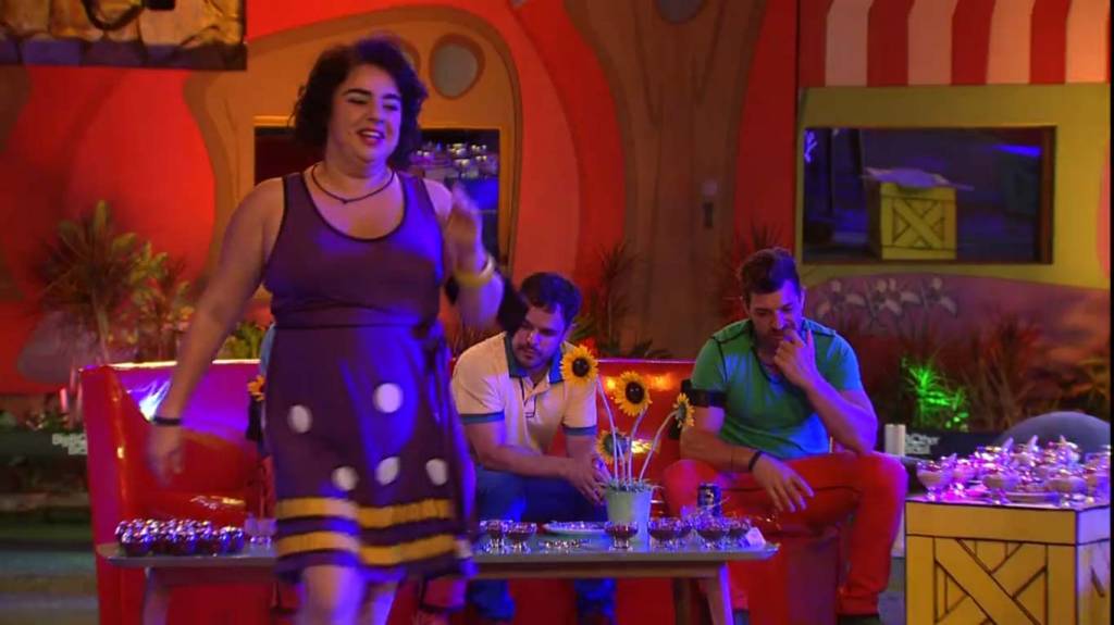 Em festa, Mariza dança, chora com foto dos filhos e seduz ao lado de Cézar