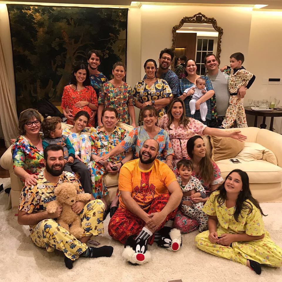 Silvio Santos comemora 87 anos com festa do pijama