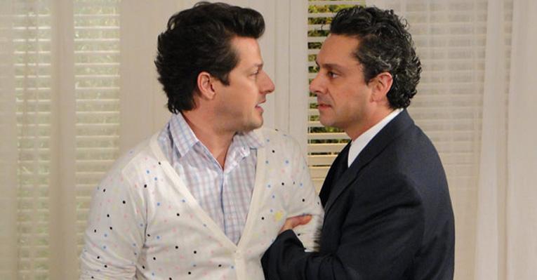 Fina Estampa: Crô se apaixona loucamente por Baltazar