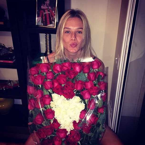 Fiorella Mattheis faz aniversário e recebe declaração de Pato