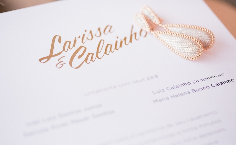 foto-rodrigo-sack-casamento-ao-ar-livre-convite-e-brinco