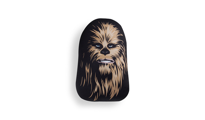 <b>Almofada Chewbacca</b>

Muito divertida, ela é perfeita para alegrar a casa de quem ama os personagens da série. <b>R$ 49,90 (Riachuelo)</b>