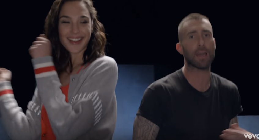 Gal Gadot, Millie Bobby e um time de mulherões no novo clipe do Maroon 5