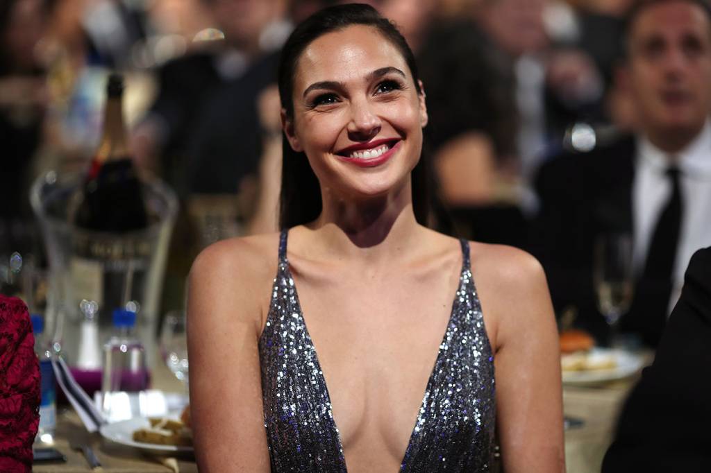 Leia o discurso emocionante de Gal Gadot no Critics’s Choice 2018
