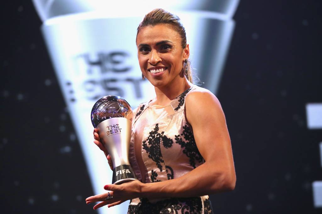 Marta recebeu o prêmio de melhor jogadora do mundo em 2018 no Fifa The Best. Marta recebeu o prêmio de melhor jogadora do mundo em 2018 no Fifa The Best.