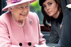 Rainha Elizabeth II e Kate Middleton