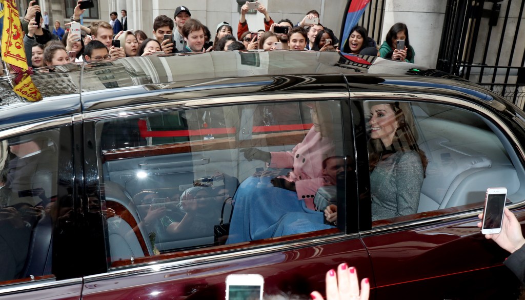 Rainha Elizabeth II e Kate MiddletonRainha Elizabeth II e Kate Middleton