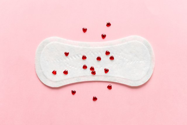 Menstruação com coágulo e elástica