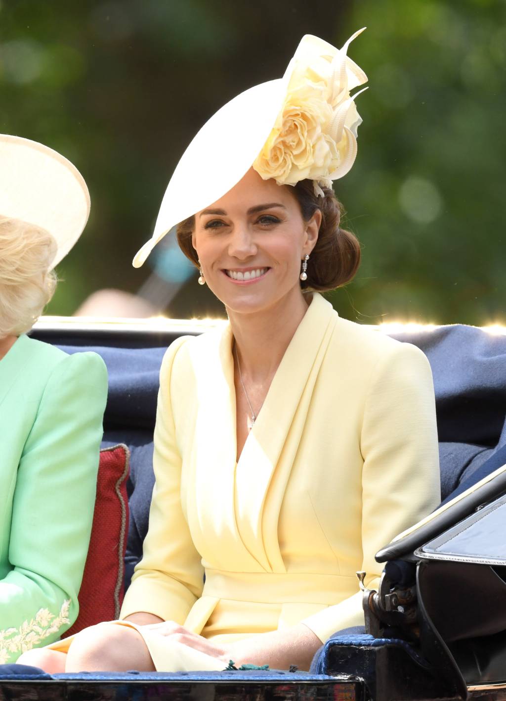 Para variar, Kate Middleton monta look perfeito e extremamente elegante