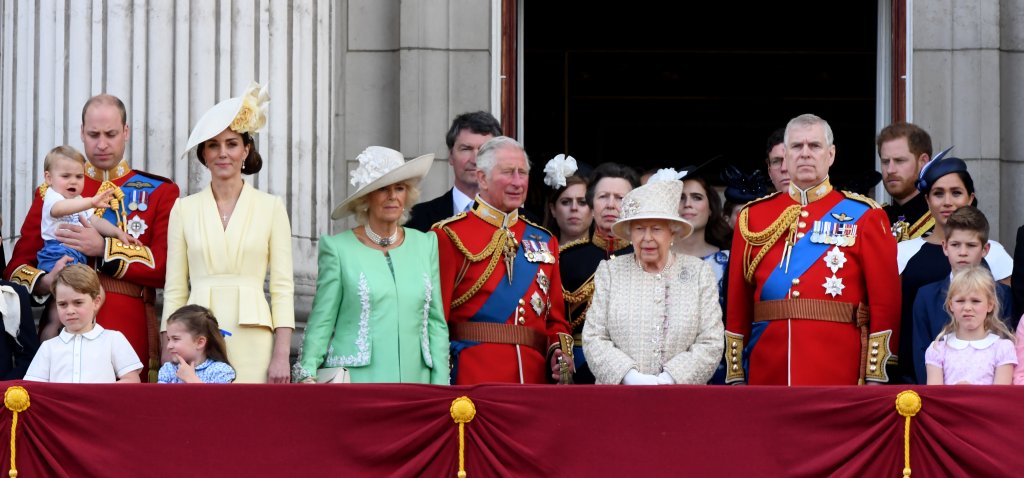 Família real pousando para foto no Palácio de