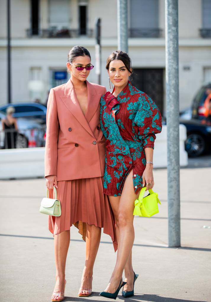 Bruna Marquezine e Camila Coelho – Street Style – Semana de Alta-Costura de Paris 2019/2020