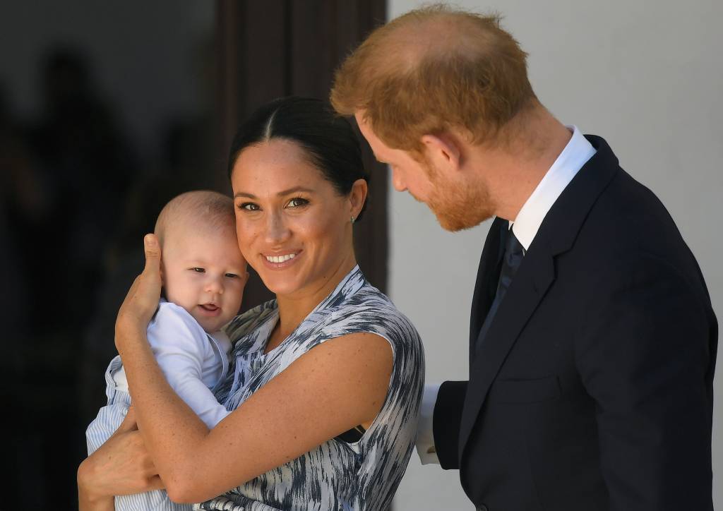 Vem ver: Meghan e Harry mostram Archie em muitas fotos e vídeo de suspirar