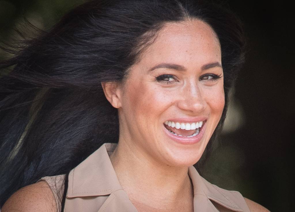 Básica, Meghan Markle usa mais um look acessível e prático ao mesmo tempo