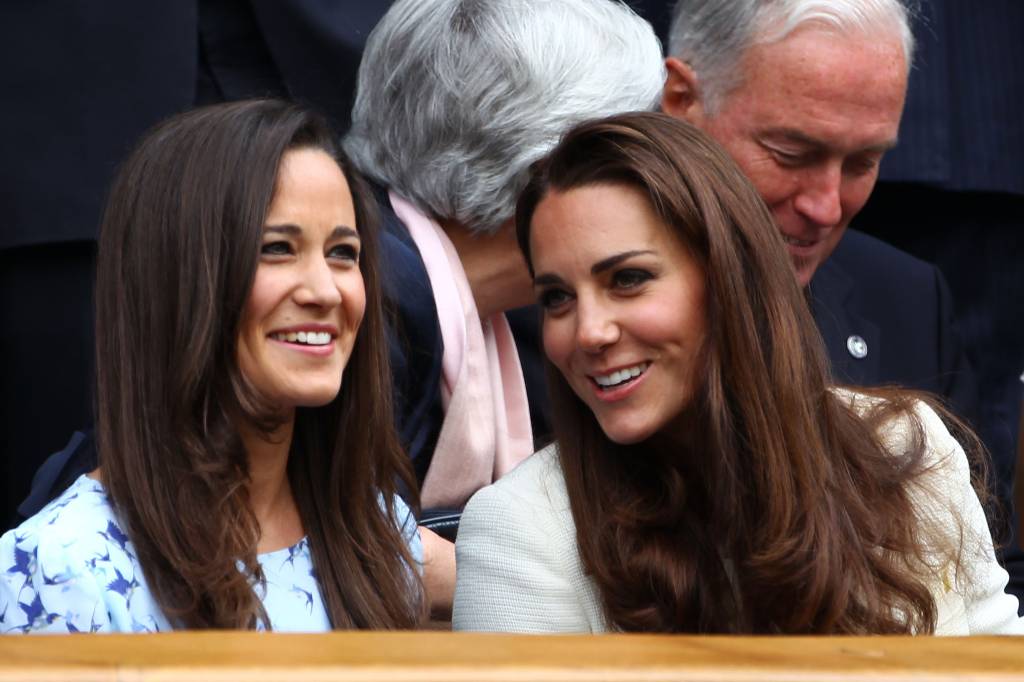 Vídeo: Kate e Pippa Middleton muito fofas como daminhas em 1991