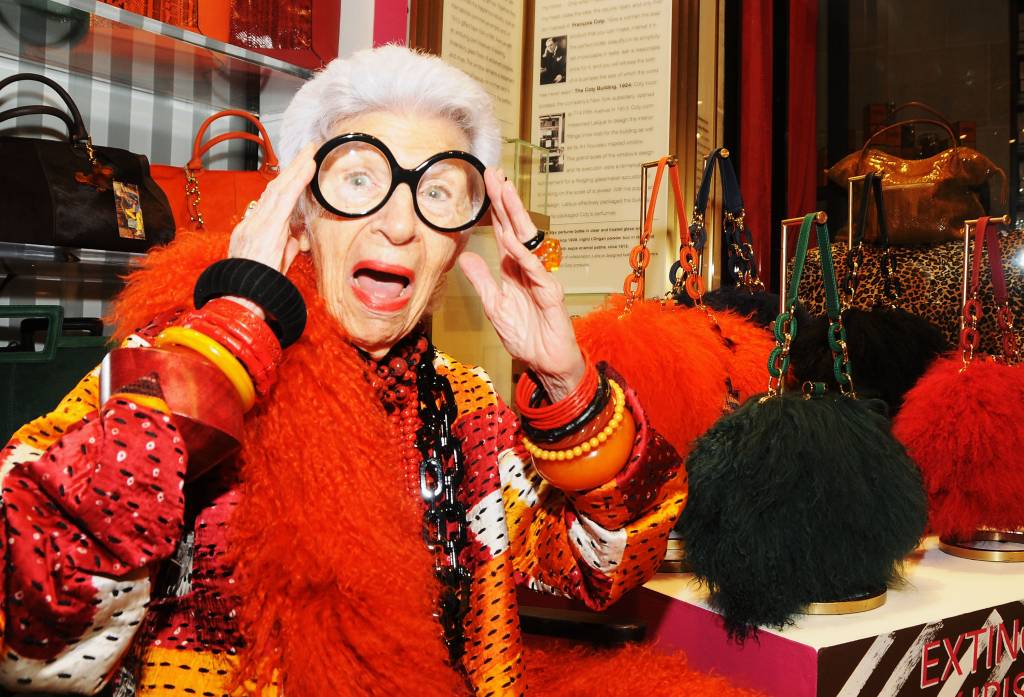 Aos 97 anos, a icônica Iris Apfel é contratada como modelo em agência