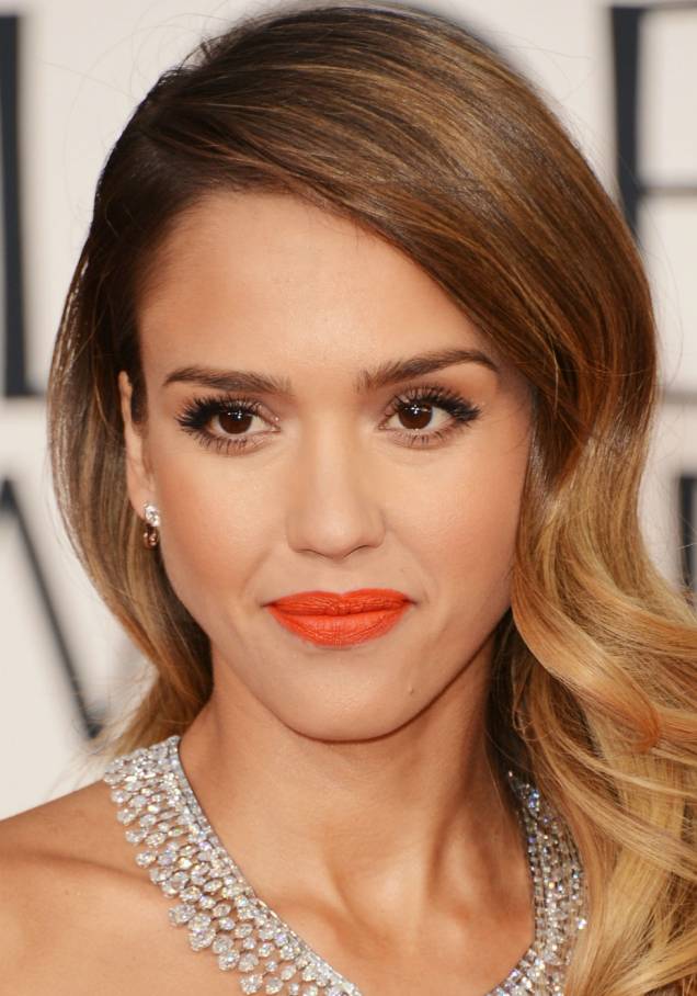 <strong>Jessica Alba:</strong> nada melhor para se destacar no tapete vermelho do que a dupla cílios postiços poderosos e batom laranja. <strong>Jessica Alba:</strong> nada melhor para se destacar no tapete vermelho do que a dupla cílios postiços poderosos e batom laranja.