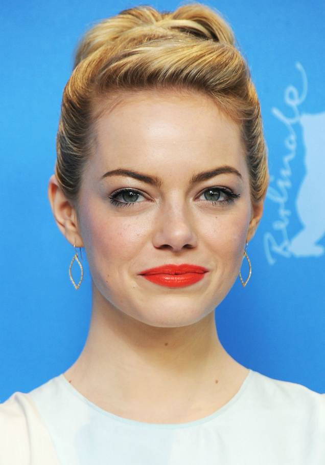 <strong>Emma Stone:</strong> a nuance mais fechada do batom combinou perfeitamente com os cabelos loiros da atriz. <strong>Emma Stone:</strong> a nuance mais fechada do batom combinou perfeitamente com os cabelos loiros da atriz.