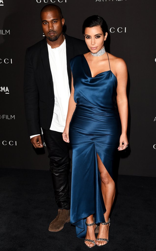 No LACMA Art + Film Gala de 2014, Kanye optou por um blazer e calças de couro, enquanto Kim brilhou com um vestido da <strong>Cushnie et Ochs</strong> e joias <strong>Cartier</strong>.