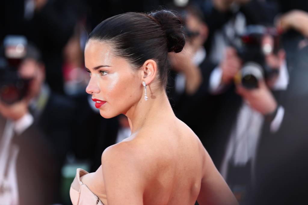 Fácil de usar, aparelho indica o nível de hidratação de sua pele