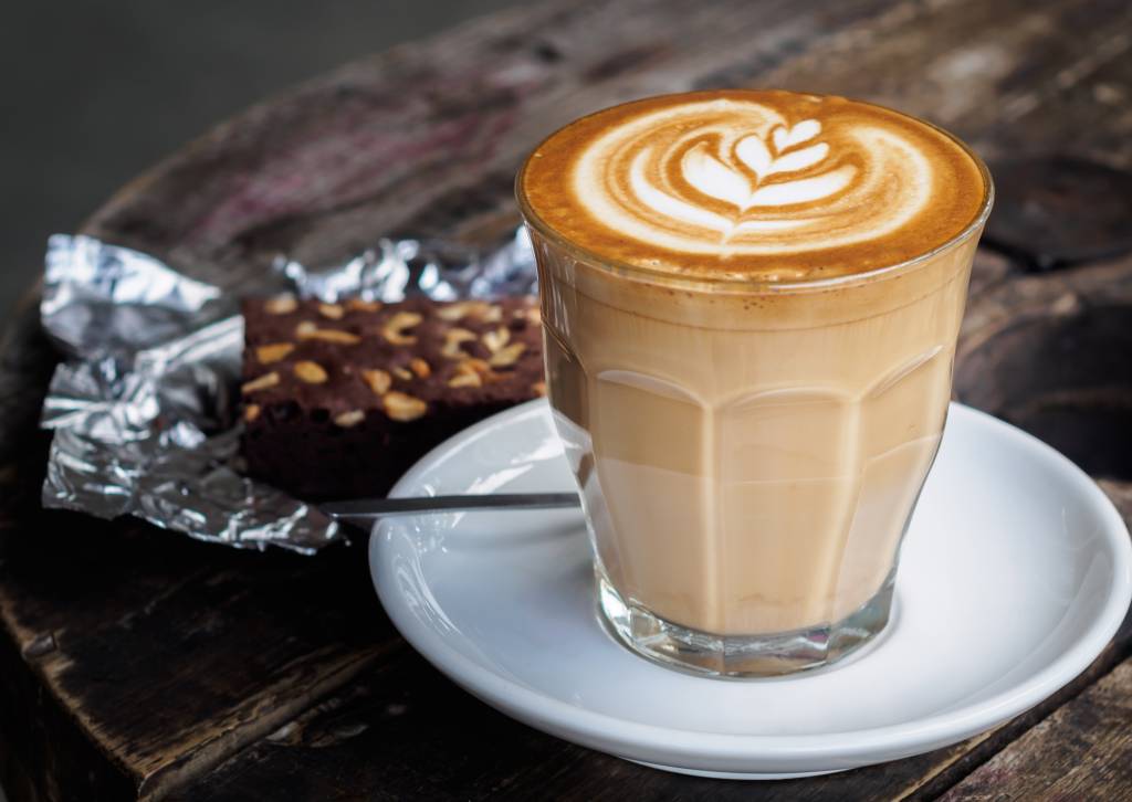 Café com leite de amêndoas