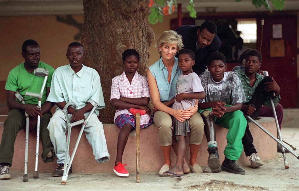 Princesa Diana em Angola Minas Terrestres