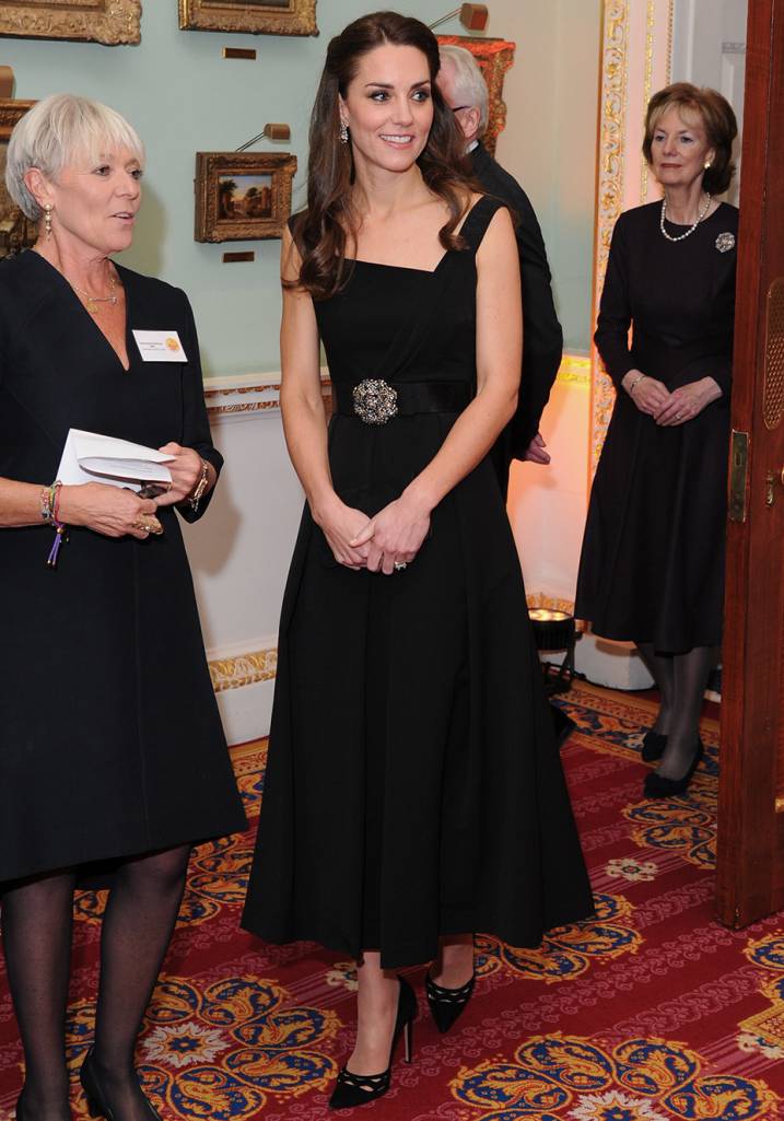 Kate Middleton mesmo vestido em cores diferentes