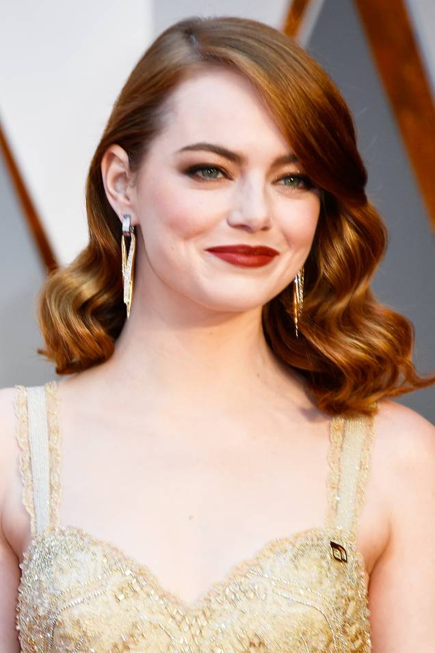 Como não lembrar do ruivo acobreado que Emma estava, quando recebeu sua estatueta do Oscar por seu papel em <em>La La Land</em>? Como não lembrar do ruivo acobreado que Emma estava, quando recebeu sua estatueta do Oscar por seu papel em <em>La La Land</em>?