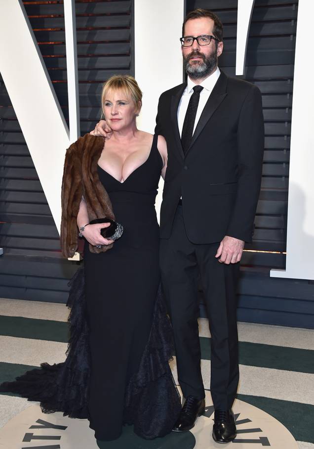 <strong>Patricia Arquette</strong> veste<strong> Martha Medeiros</strong>. Melhor atriz coadjuvante em 2015 por <em>Boyhood</em>, a atriz norte-americana marcou presença na festa pós-Oscar promovida pela <em>Vanity Fair</em> vestindo um longo preto com renda nas laterais. <strong>Patricia Arquette</strong> veste<strong> Martha Medeiros</strong>. Melhor atriz coadjuvante em 2015 por <em>Boyhood</em>, a atriz norte-americana marcou presença na festa pós-Oscar promovida pela <em>Vanity Fair</em> vestindo um longo preto com renda nas laterais.