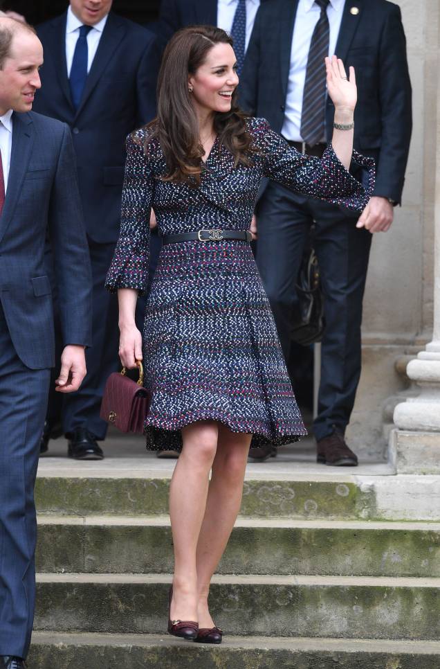 Kate e William visitaram o evento "Les Voisins in Action. Os dois se encontraram com estudantes do prejeto <span>Somme, além de jovens fãs de rugby, que até fizeram William tentar alguns passes.</span> Kate e William visitaram o evento "Les Voisins in Action. Os dois se encontraram com estudantes do prejeto <span>Somme, além de jovens fãs de rugby, que até fizeram William tentar alguns passes.</span>