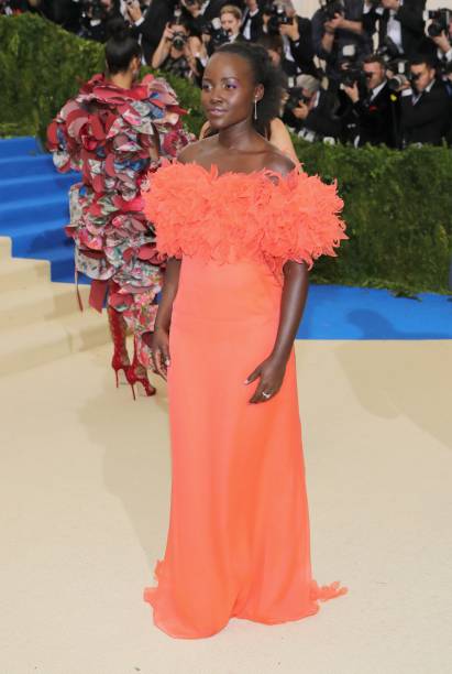 Lupita Nyong'o, de Prada.