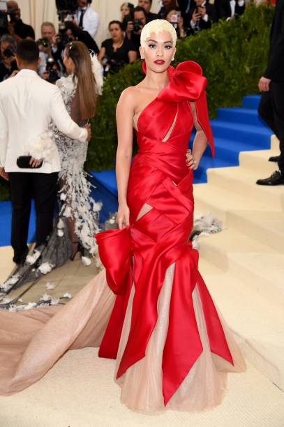 Rita Ora, de Marchesa.