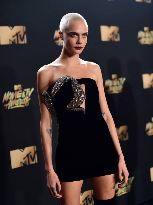 Cara Delevingne veste Saint Laurent Cara Delevingne veste Saint Laurent