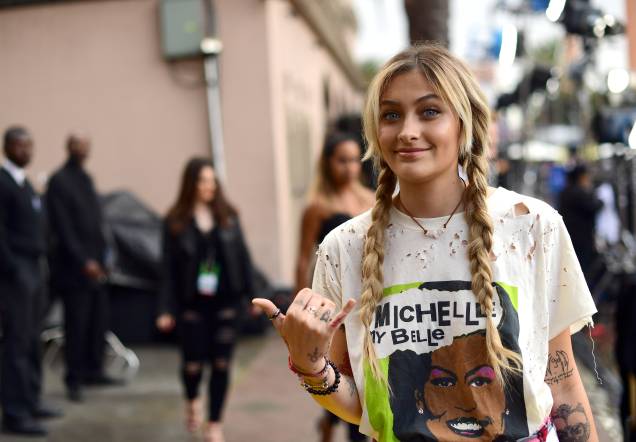Paris Jackson usa camiseta com estampa de Michelle Obama Paris Jackson usa camiseta com estampa de Michelle Obama