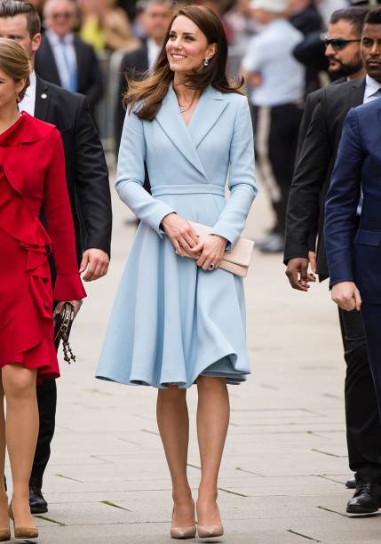 <strong>19 de abril de 2017</strong><span> - A mãe de George e Charlotte também arrasa quando o assunto é moda casual. Para um evento do Heads Together em antecipação à Maratona de Londres, Catherine apostou em</span> tricô listrado e tênis brancos da <strong>Superga</strong>. <strong>19 de abril de 2017</strong><span> - A mãe de George e Charlotte também arrasa quando o assunto é moda casual. Para um evento do Heads Together em antecipação à Maratona de Londres, Catherine apostou em</span> tricô listrado e tênis brancos da <strong>Superga</strong>.