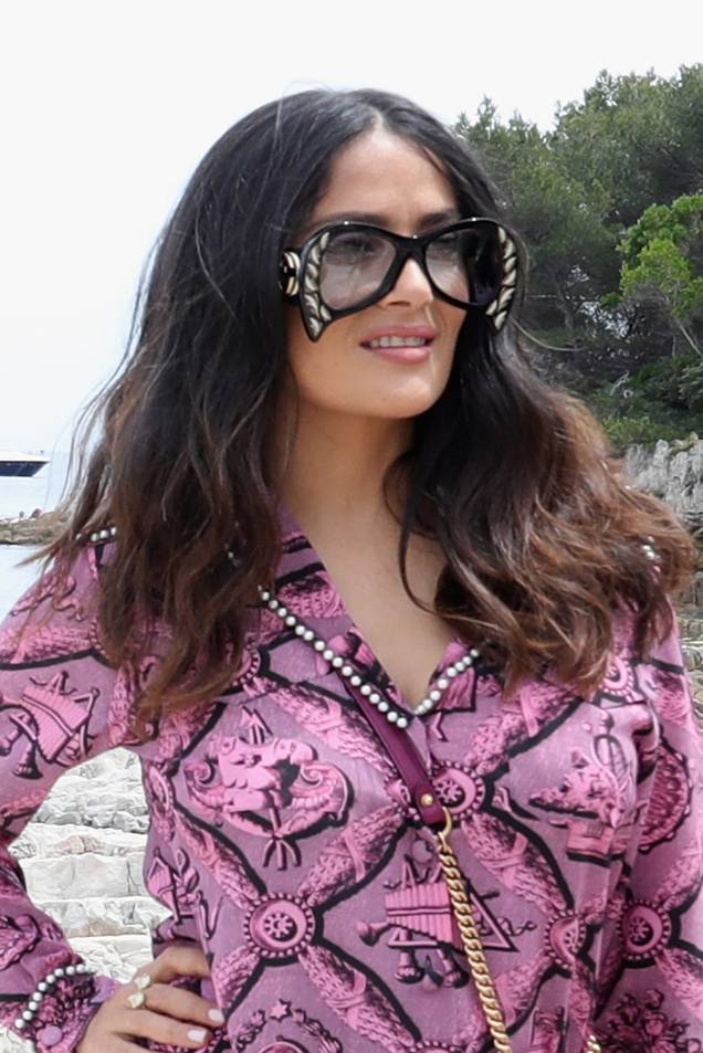 Deixando a peruca de lado, a atriz apareceu com seus cabelos naturais para o almoço da <span>Kering Women In Motion.</span> Deixando a peruca de lado, a atriz apareceu com seus cabelos naturais para o almoço da <span>Kering Women In Motion.</span>