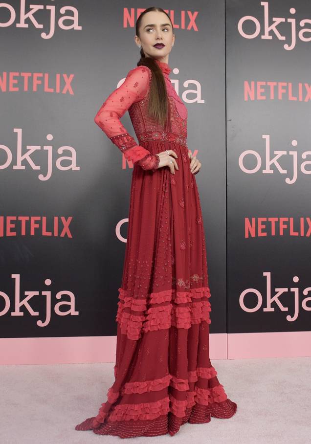 <strong>02.06.17 // Alessandra Ambrósio</strong> - As sandálias metalizadas e o batom vermelho elevaram o status da produção da supermodelo, exibida durante evento em Madri. Já o top de gola alta, bem cavado, equilibrou a seriedade da calça. <strong>02.06.17 // Alessandra Ambrósio</strong> - As sandálias metalizadas e o batom vermelho elevaram o status da produção da supermodelo, exibida durante evento em Madri. Já o top de gola alta, bem cavado, equilibrou a seriedade da calça.
