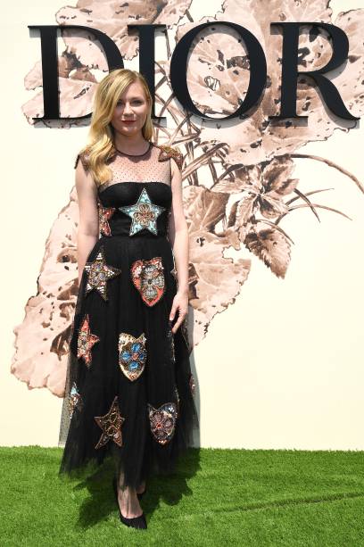 <strong>Kirsten Dunst </strong>no desfile da <strong>Dior</strong>.