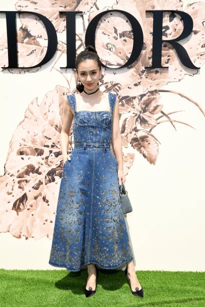 <strong>Angelababy</strong> no desfile da <strong>Dior</strong>.