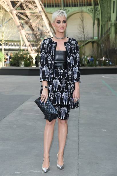 <strong>Katy Perry</strong> no desfile da <strong>Chanel</strong>.