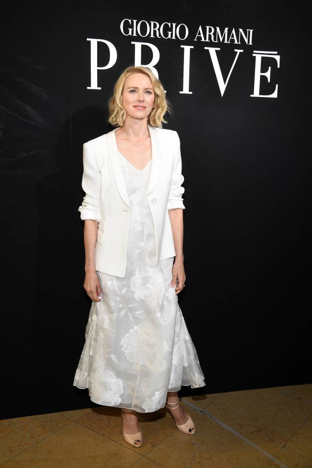 <strong>Naomi Watts</strong> no desfile da <strong>Armani Prive</strong>. <strong>Naomi Watts</strong> no desfile da <strong>Armani Prive</strong>.