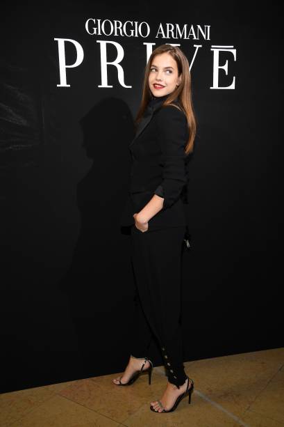 <strong>Barbara Palvin</strong> no desfile da <strong>Armani Prive</strong>.