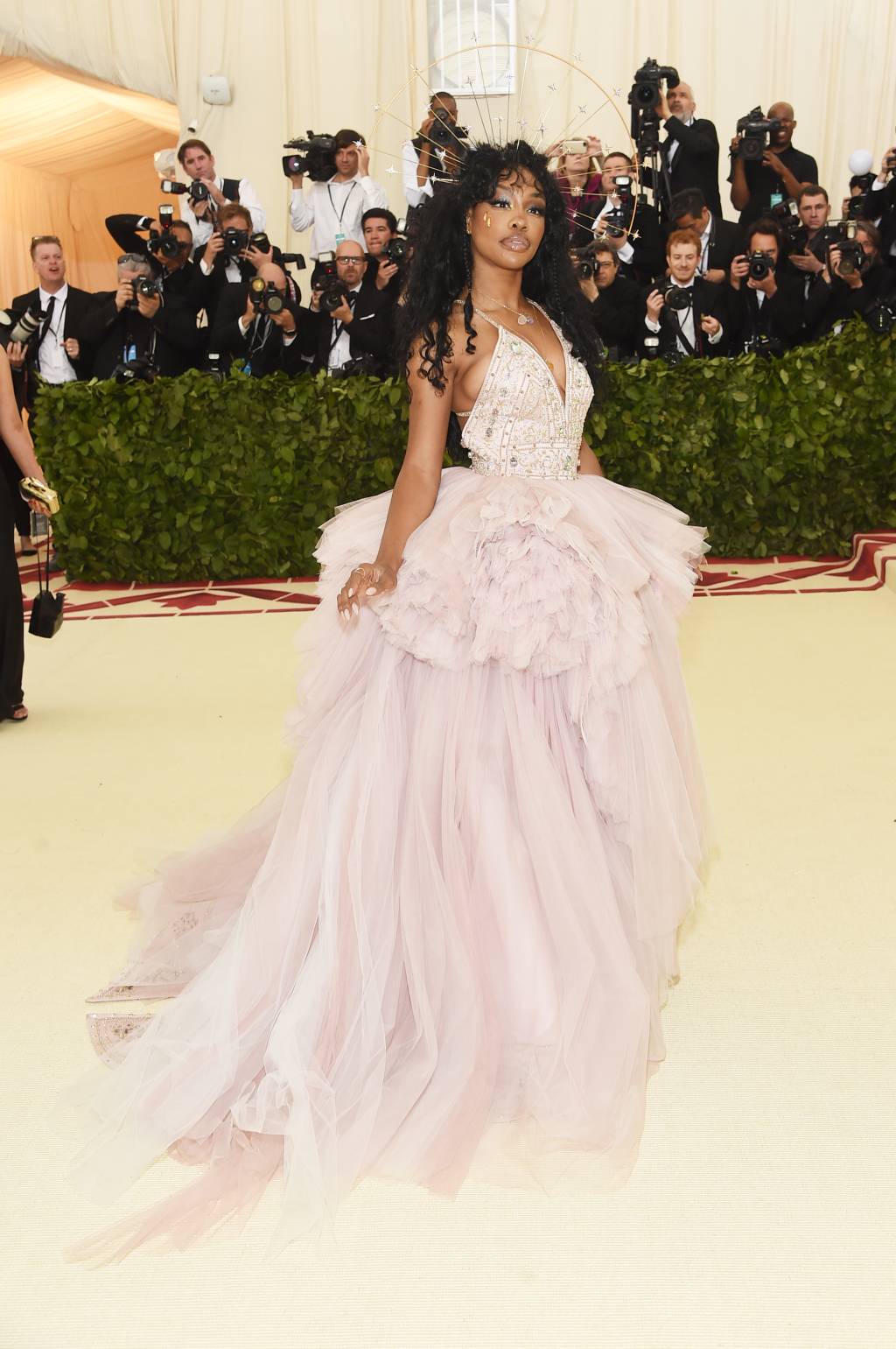 Vestidos de festa cor-de-rosa Heavenly Bodies: Fashion & The Catholic Imagination Costume Institute Gala – Arrivals